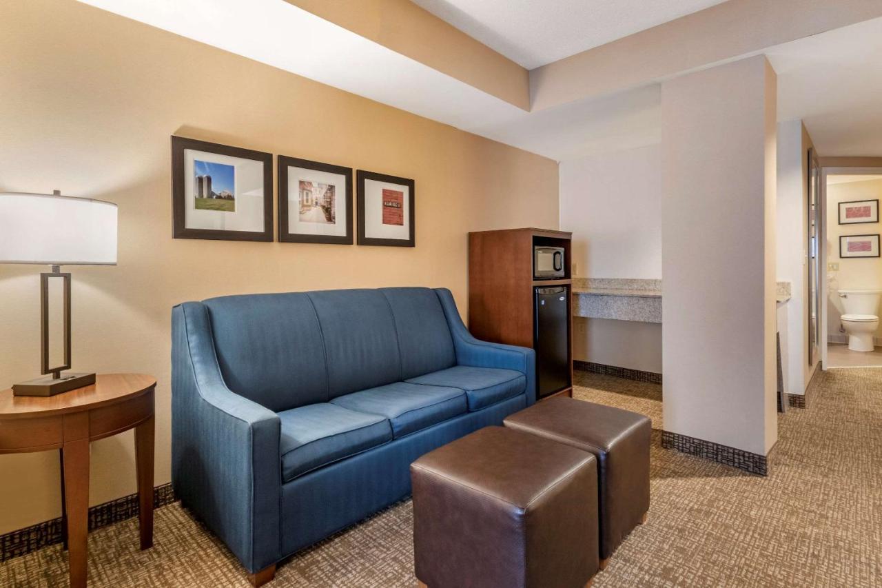 Comfort Suites Downtown Карлайл Экстерьер фото