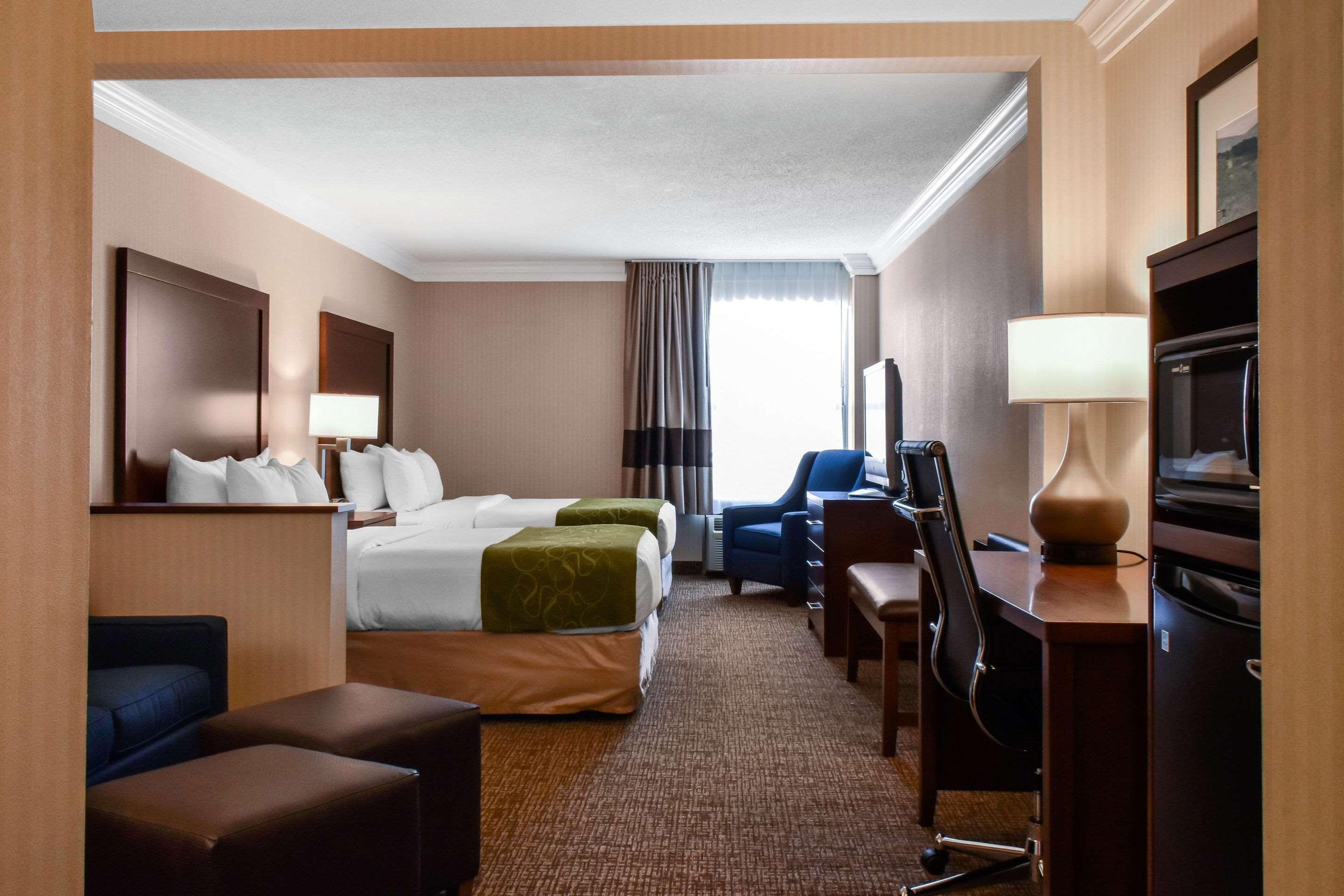 Comfort Suites Downtown Карлайл Экстерьер фото