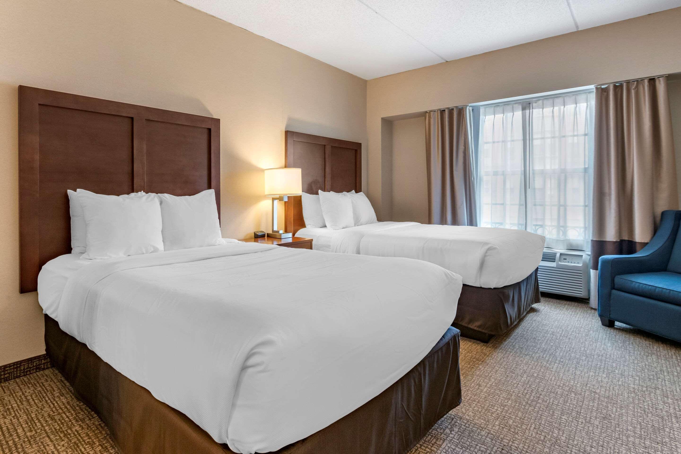 Comfort Suites Downtown Карлайл Экстерьер фото