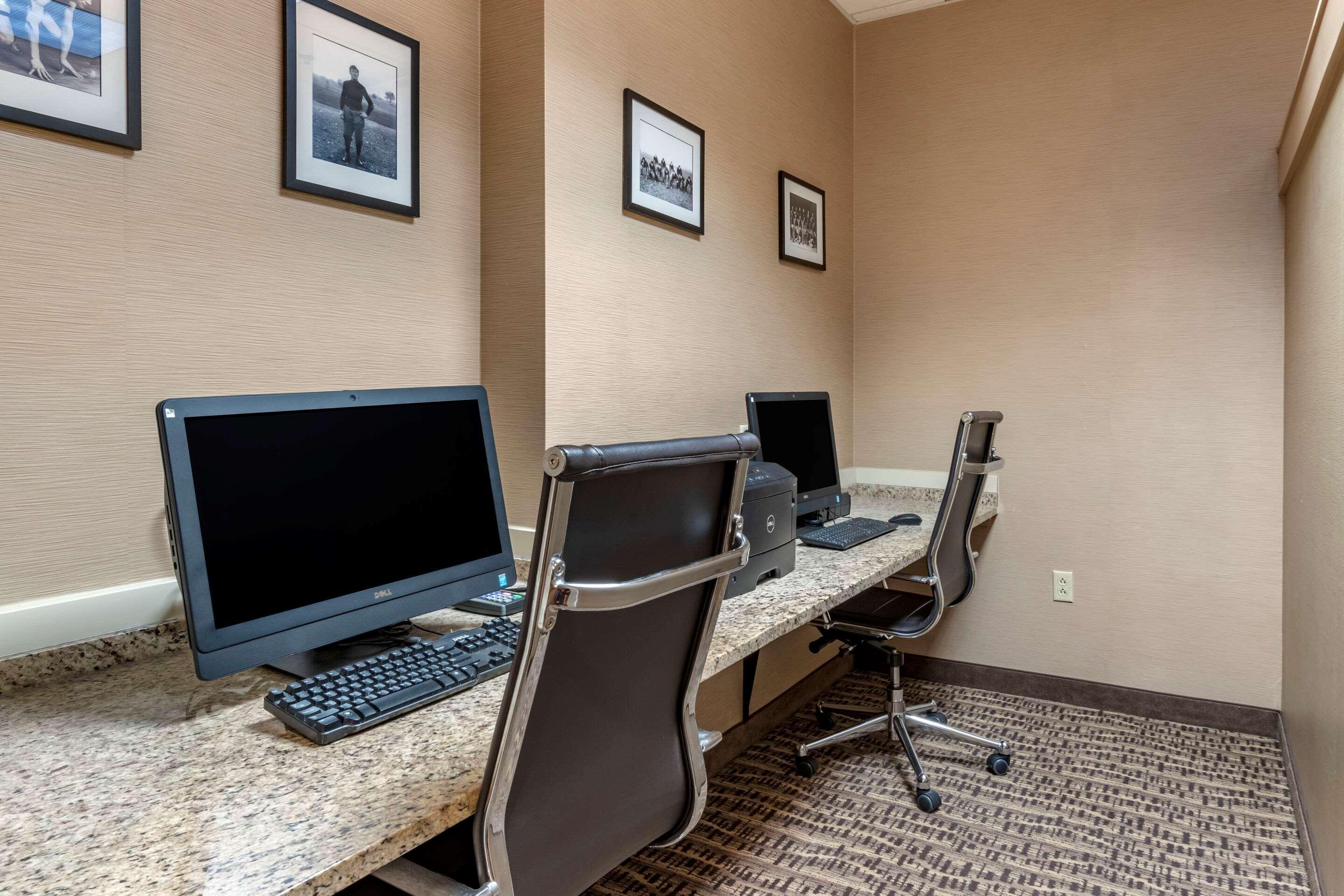 Comfort Suites Downtown Карлайл Экстерьер фото