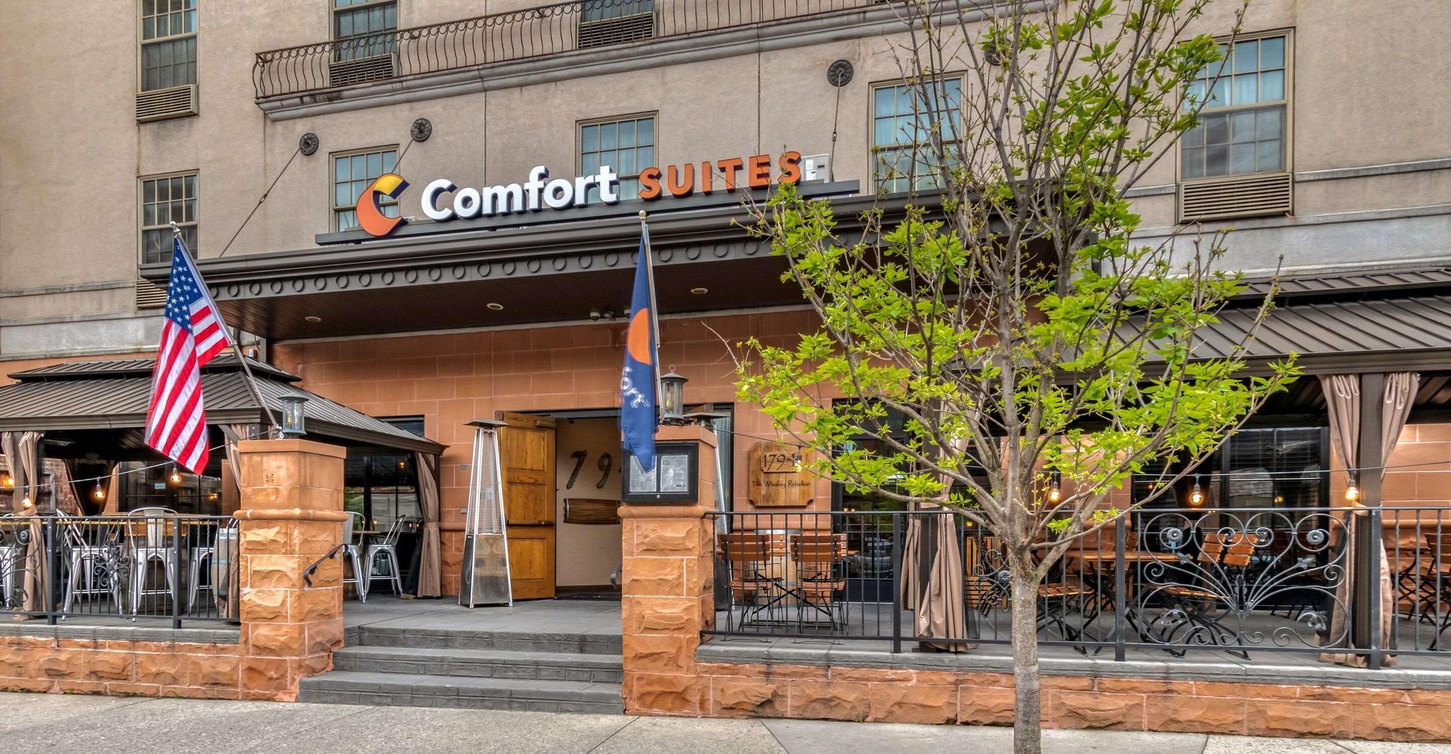 Comfort Suites Downtown Карлайл Экстерьер фото