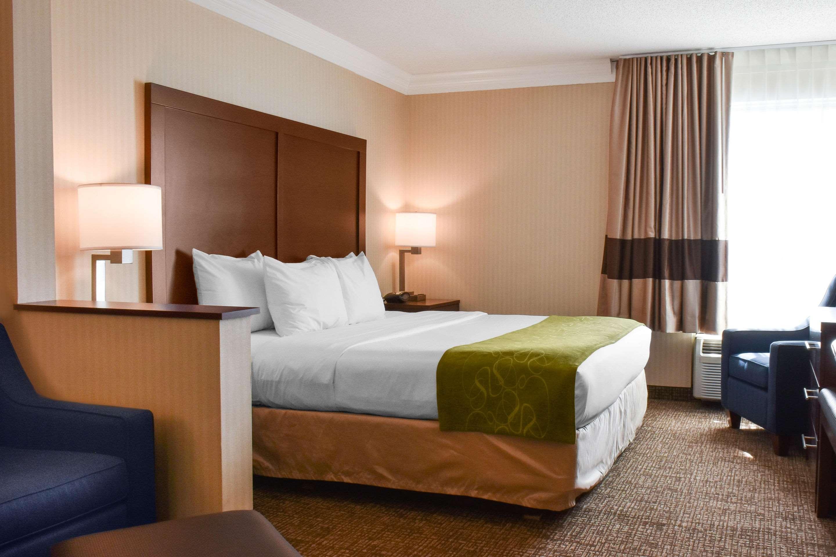 Comfort Suites Downtown Карлайл Экстерьер фото