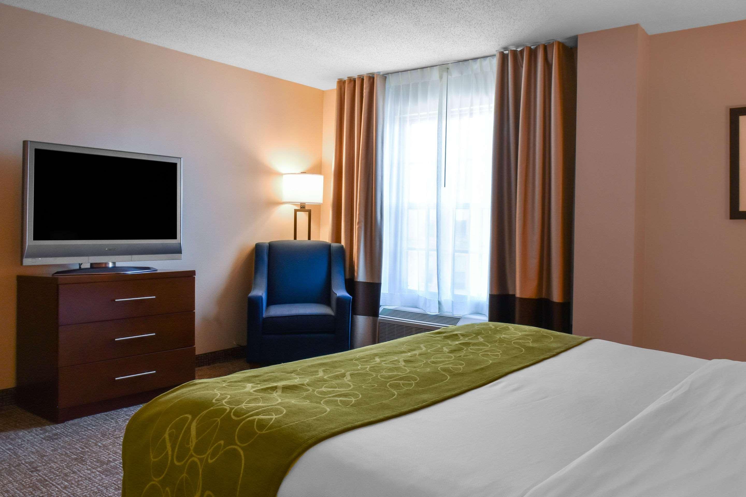 Comfort Suites Downtown Карлайл Экстерьер фото