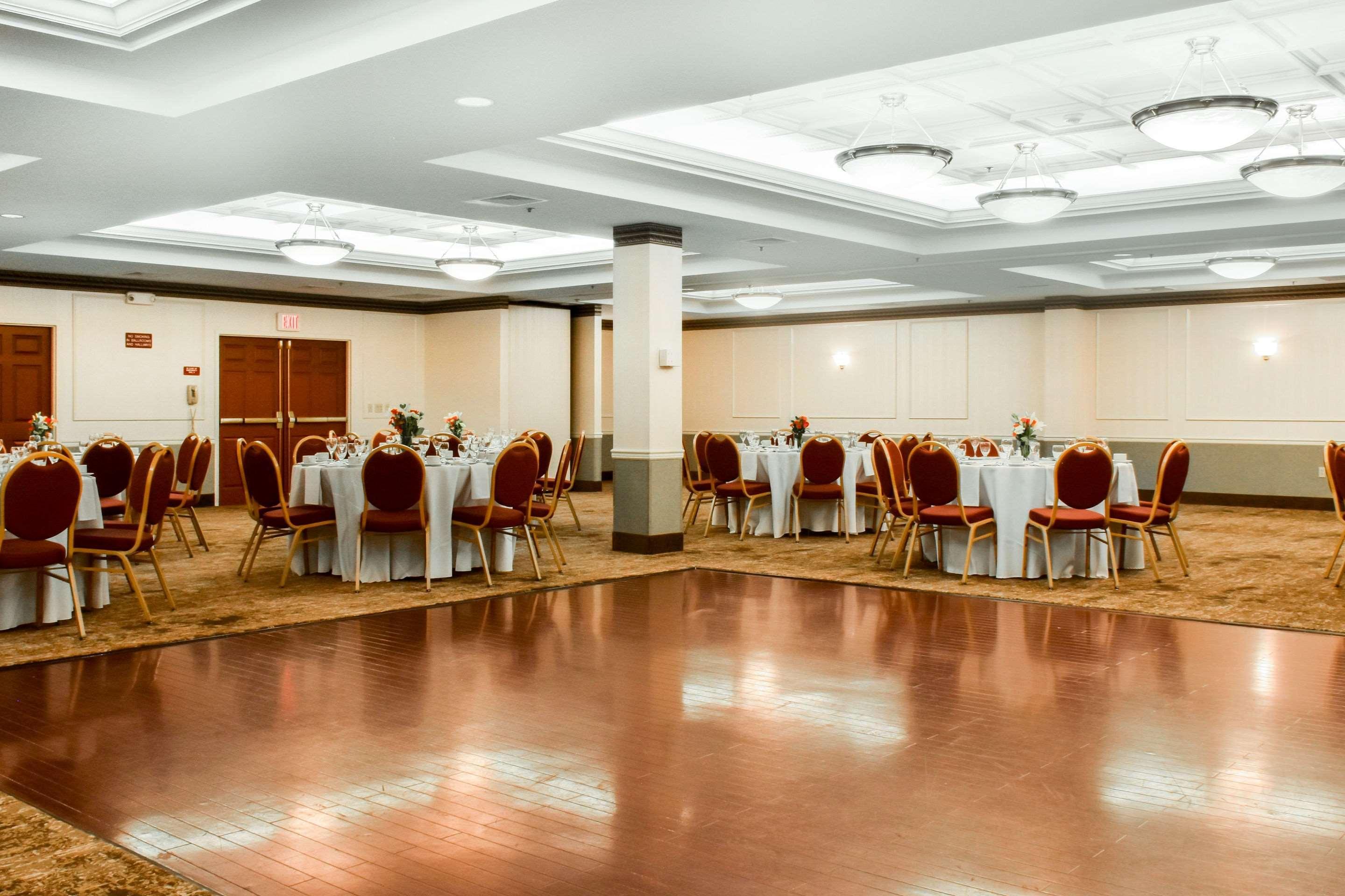 Comfort Suites Downtown Карлайл Экстерьер фото