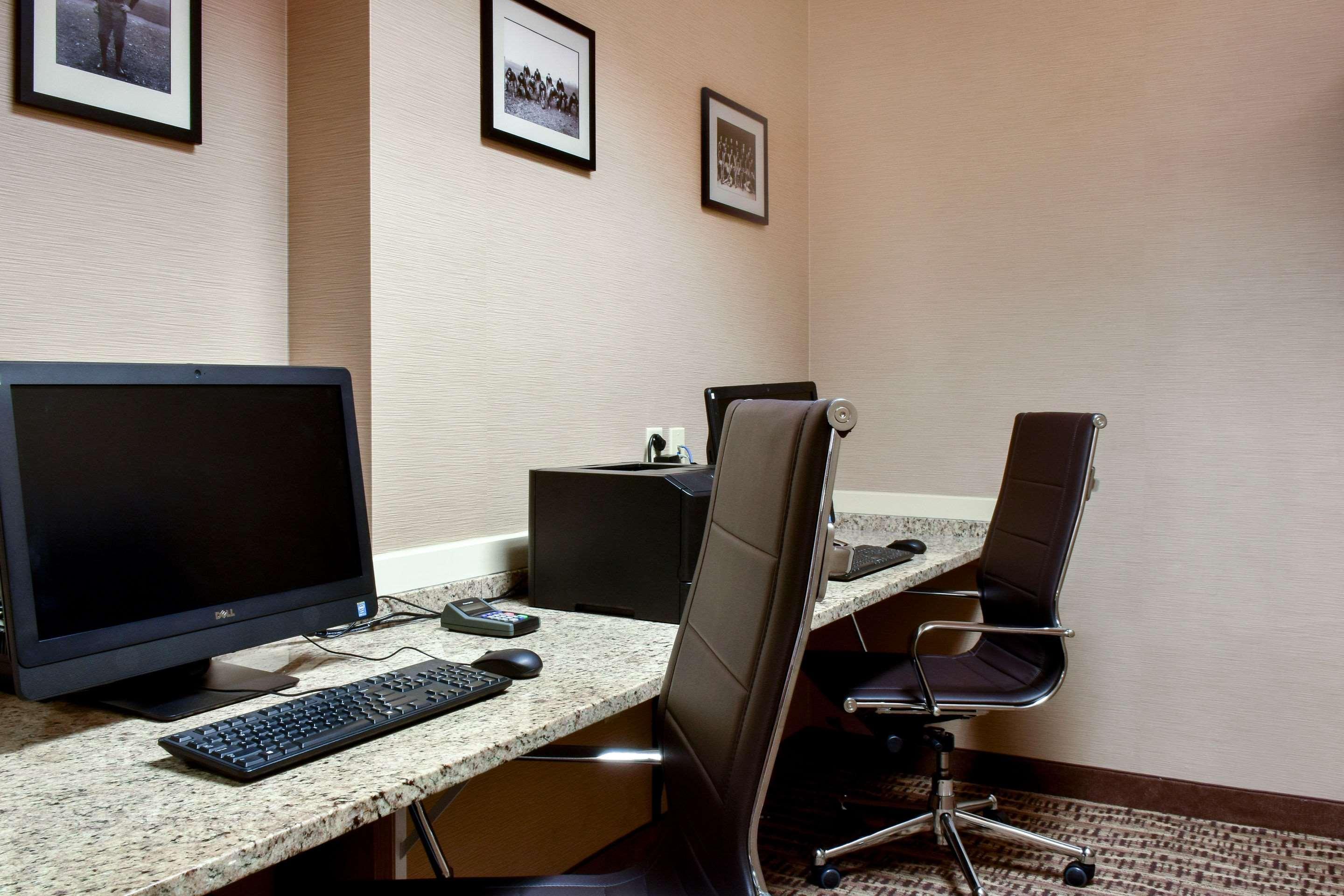 Comfort Suites Downtown Карлайл Экстерьер фото